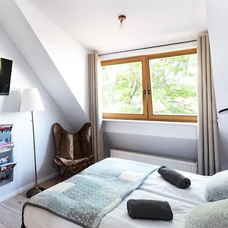 Jasny Apartament Z Balkonem Blisko Plazy W Spokojnej Okolicy By Noclegi Renters Sopot