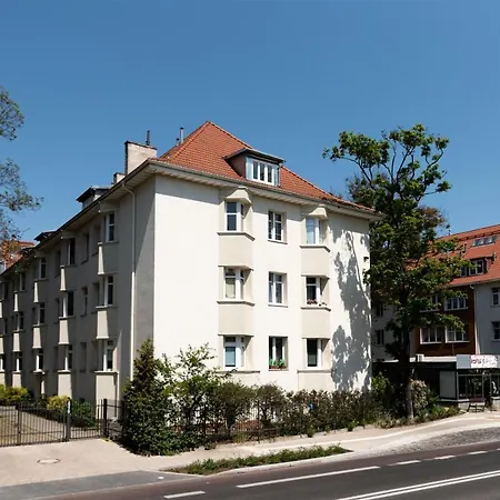 Jasny Apartament Z Balkonem Blisko Plazy W Spokojnej Okolicy By Noclegi Renters شقة